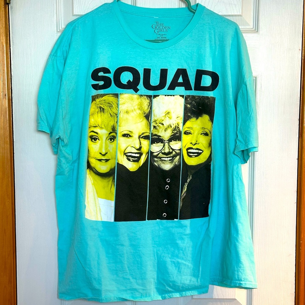 Say “thank you for being a friend” with this amazing tee. Men’s size 3XL.